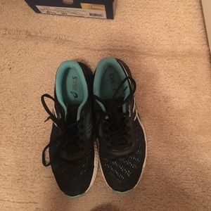 Women’s running shoes